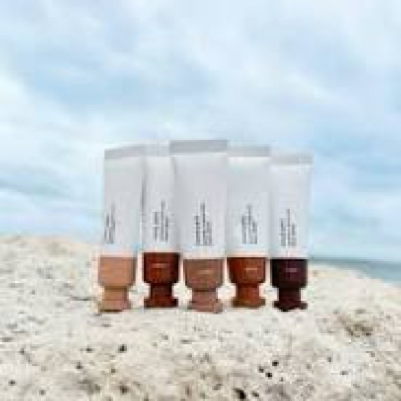 Glossier Cloud Paint: Drift - Picture 5 of 12